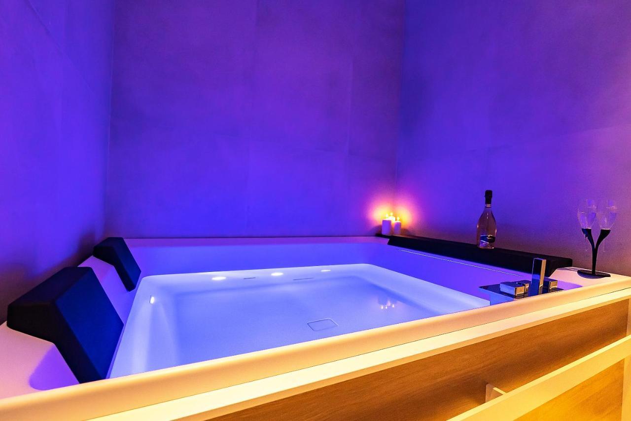 King Suite Spa Bath