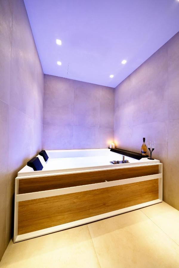 King Suite Spa Bath